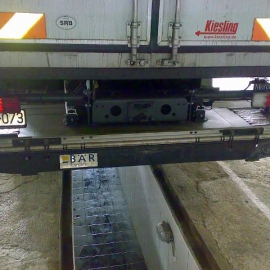 Hydraulic tail lifts