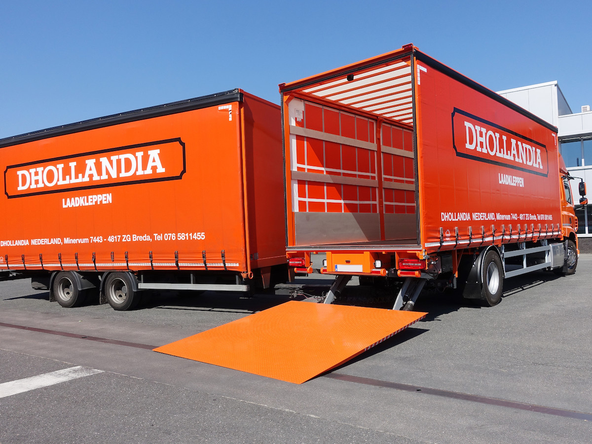 Standard cantilever lifts